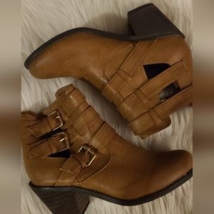 New Bolero Booties sz 7